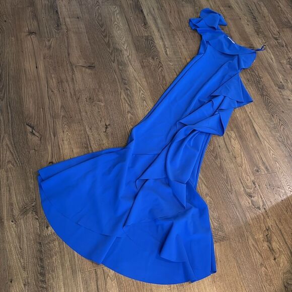 Chiara Boni La Petite Robe
Kafu One-Shoulder Ruffle Gown - Picture 6 of 8